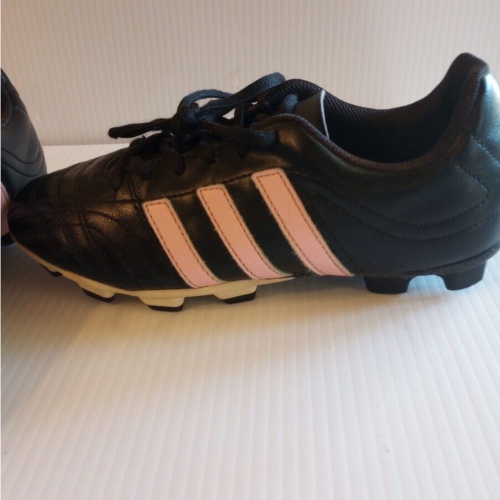 NEW Adidas soccer cleats nwt pink black